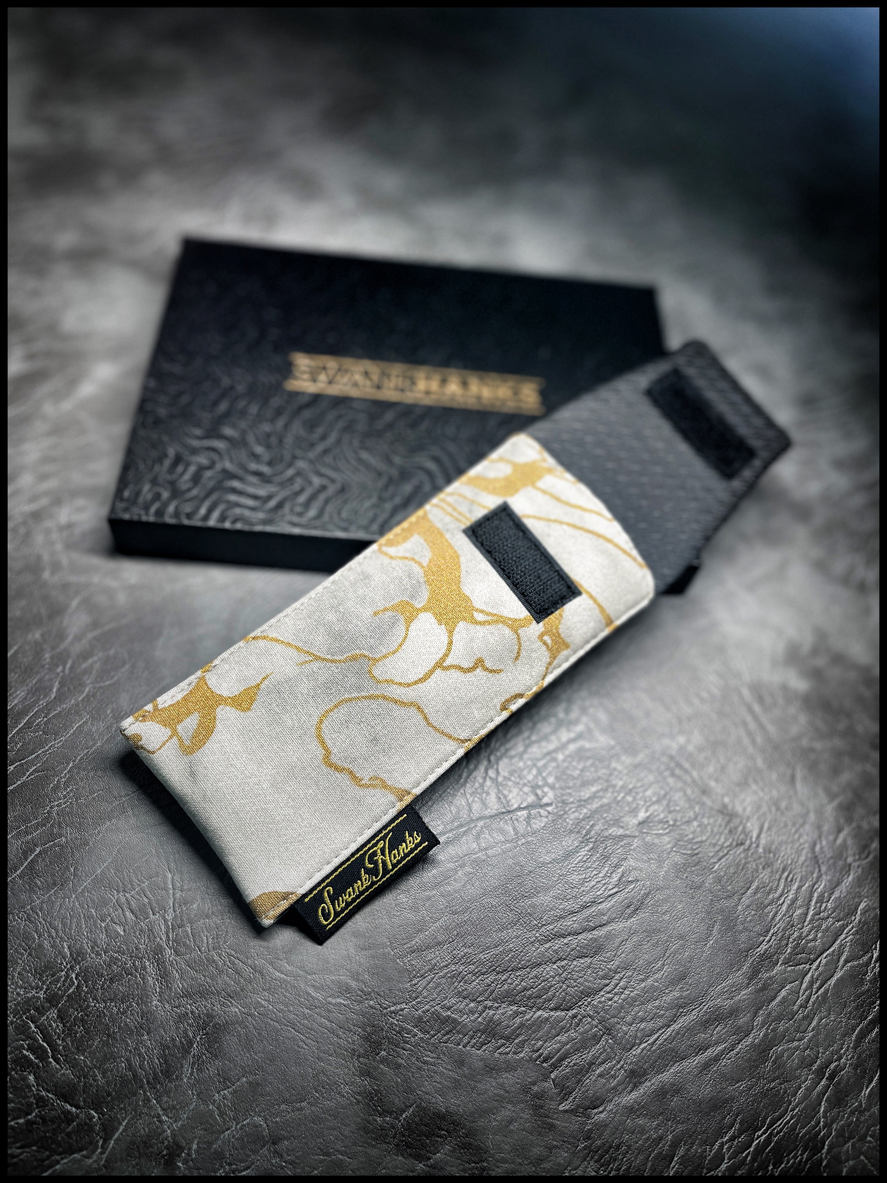 White/Gold Marble Single Pouch