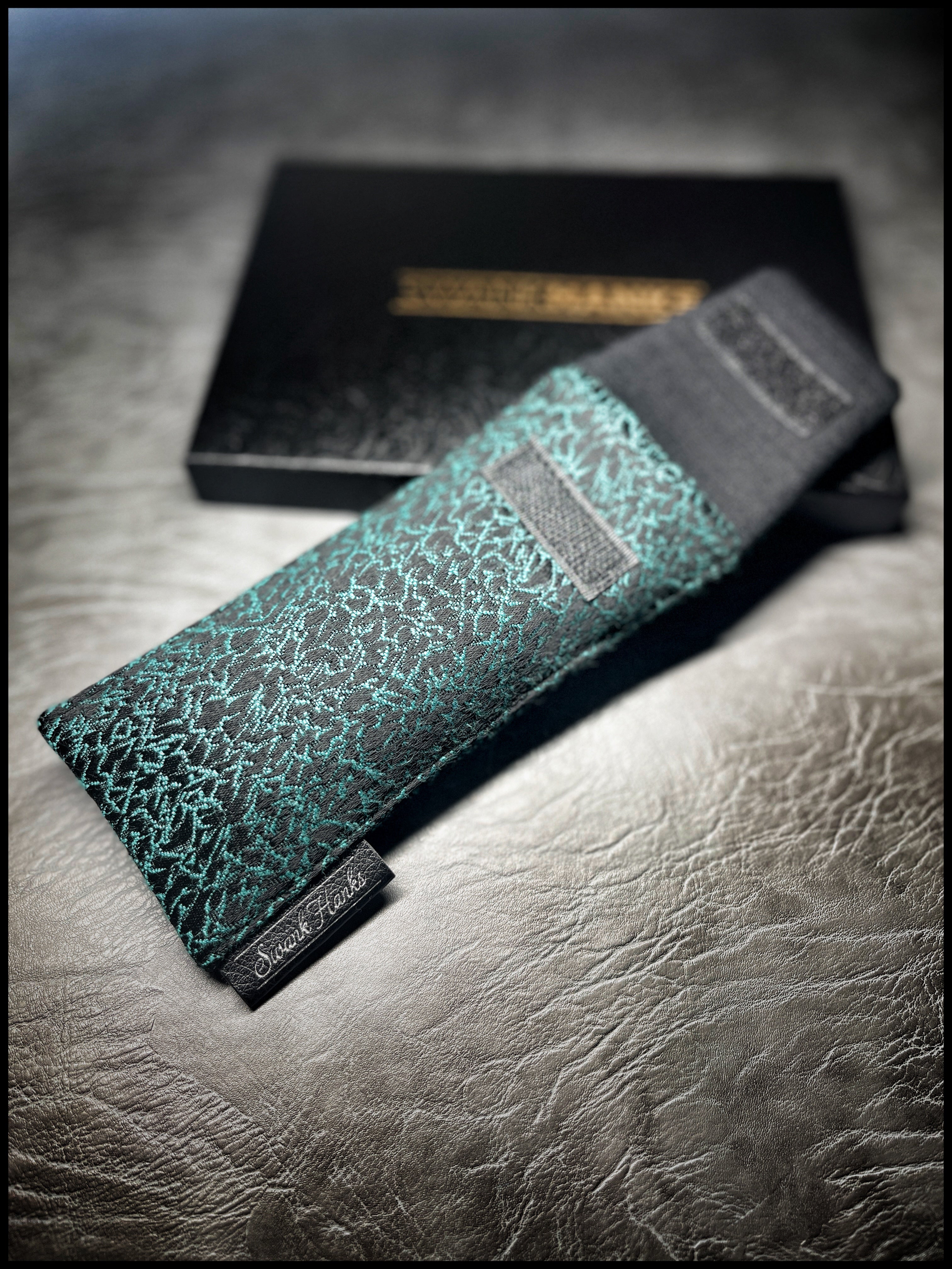 Green Lightning Strike Single Pouch