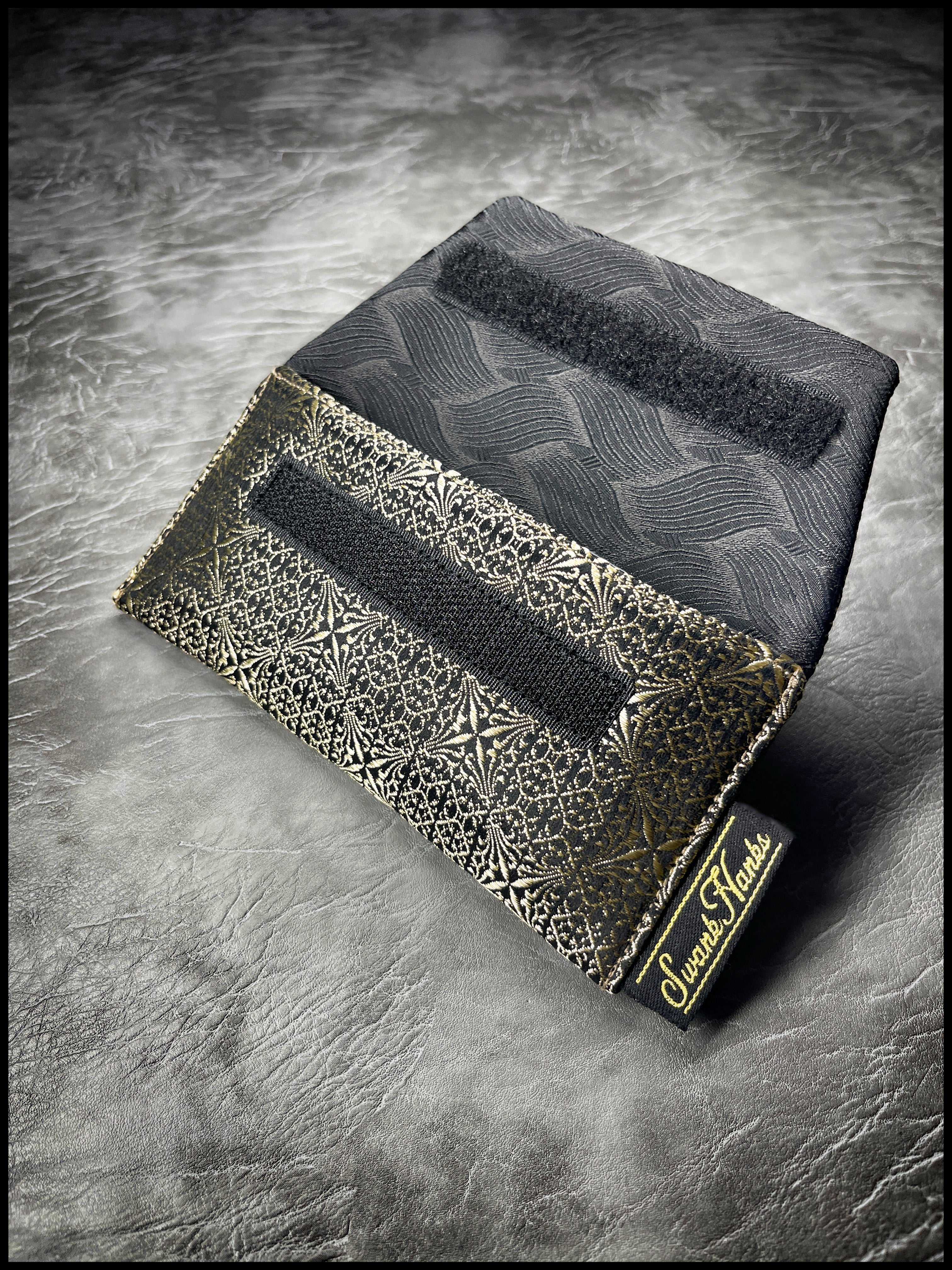 1-OFF Heritage Bronze Horizontal Single-Slot Pouch