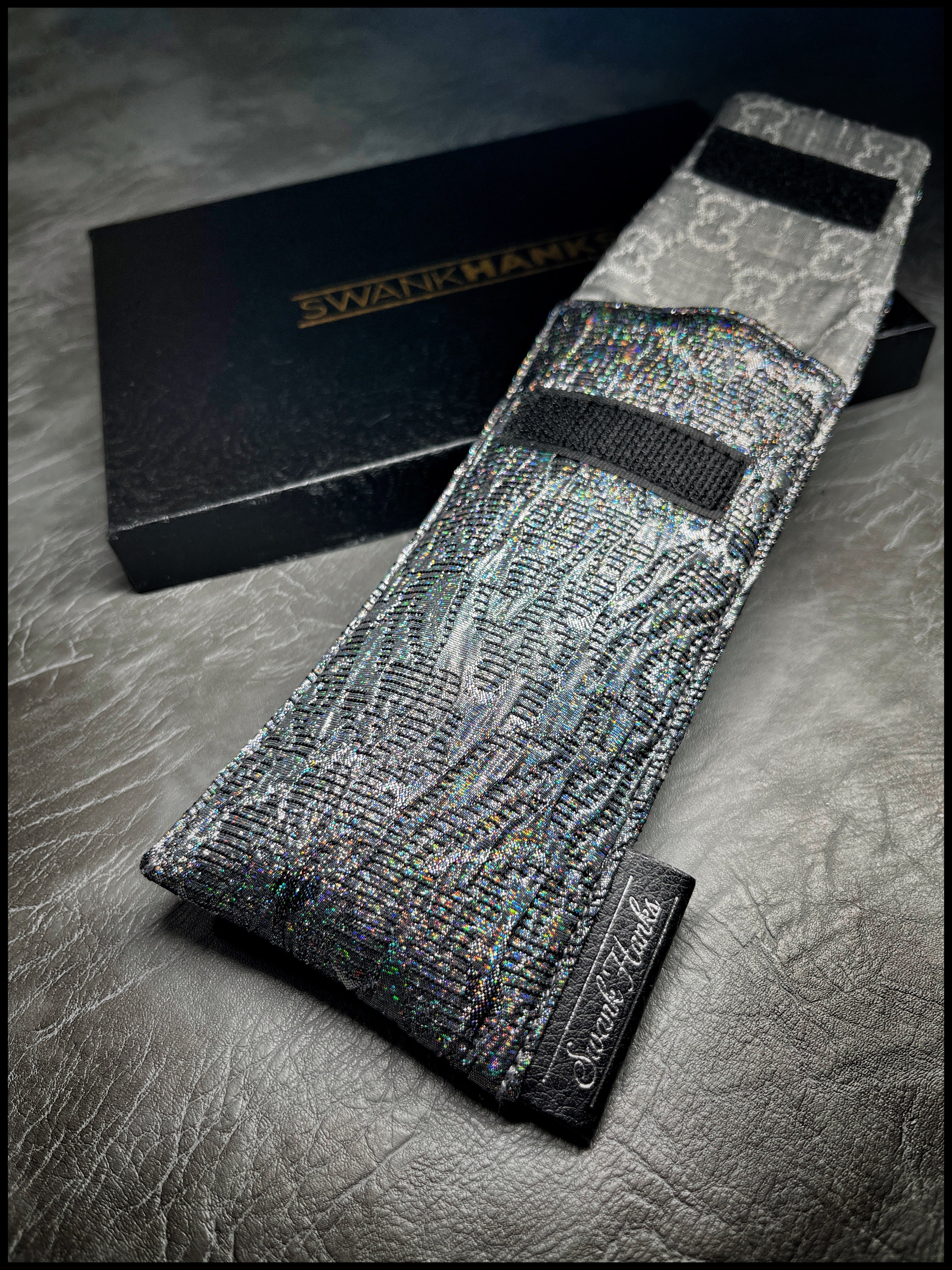 Molten V4/ Gucci Silk Single Pouch