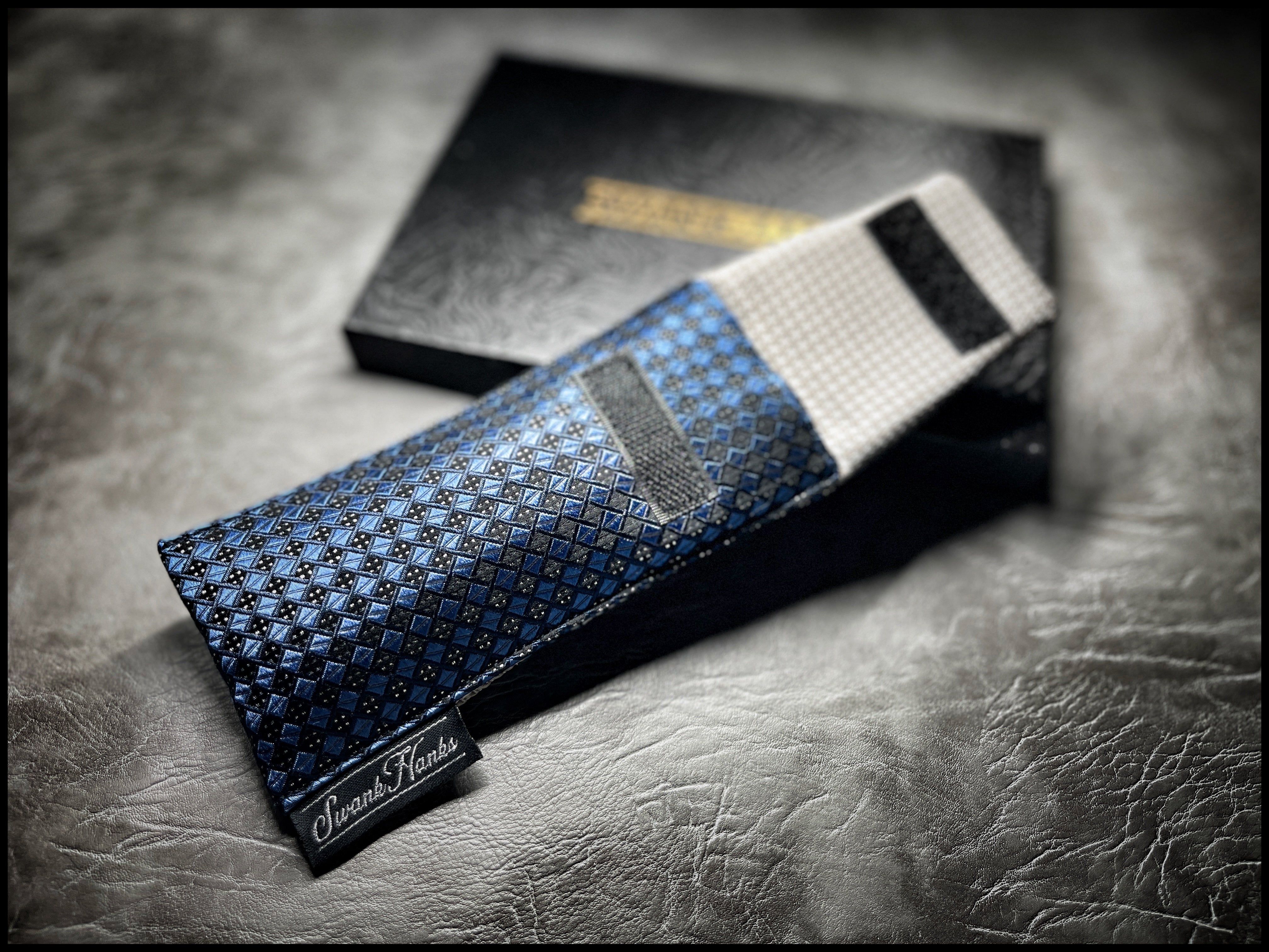 Navy Diamond Silk V2/ Khaki Silk Single Pouch