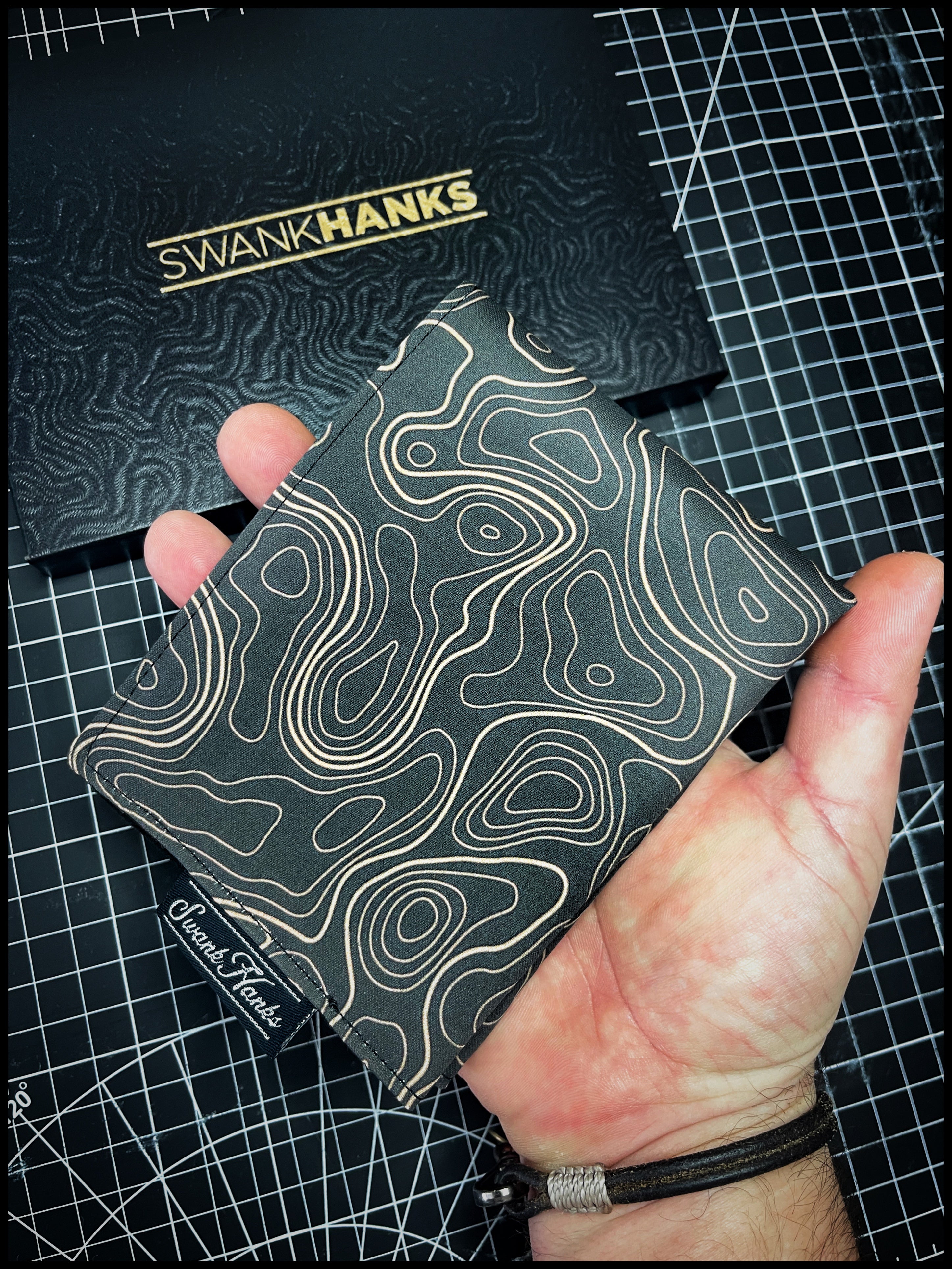 Black/Coyote Topo Hanks