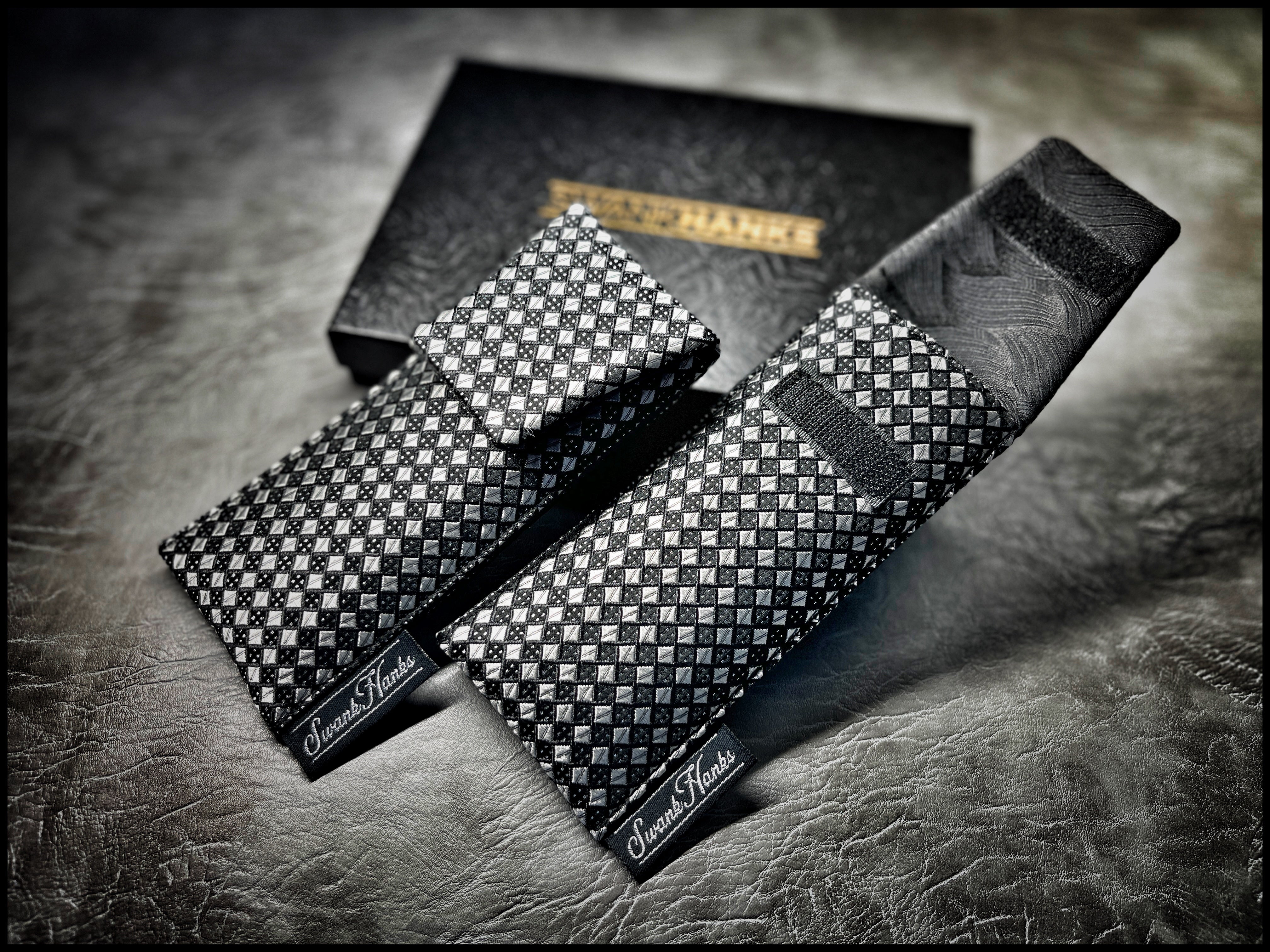 Micro Diamond Black/Silver Silk Single-Slot Pouch