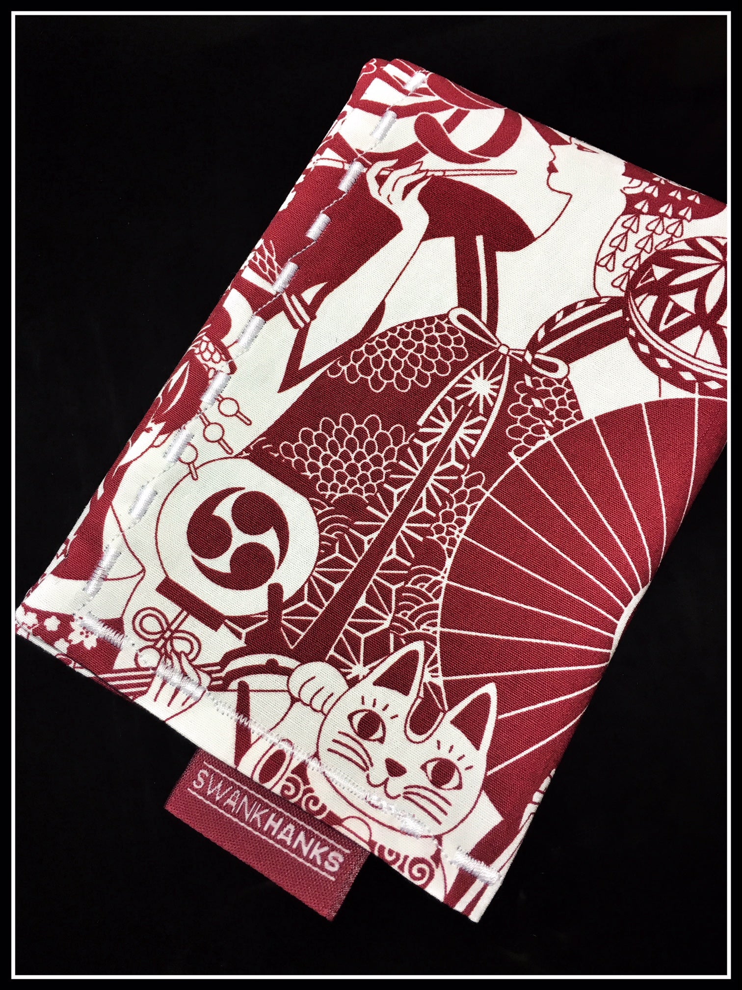 The Beckoning Cat (red/white)