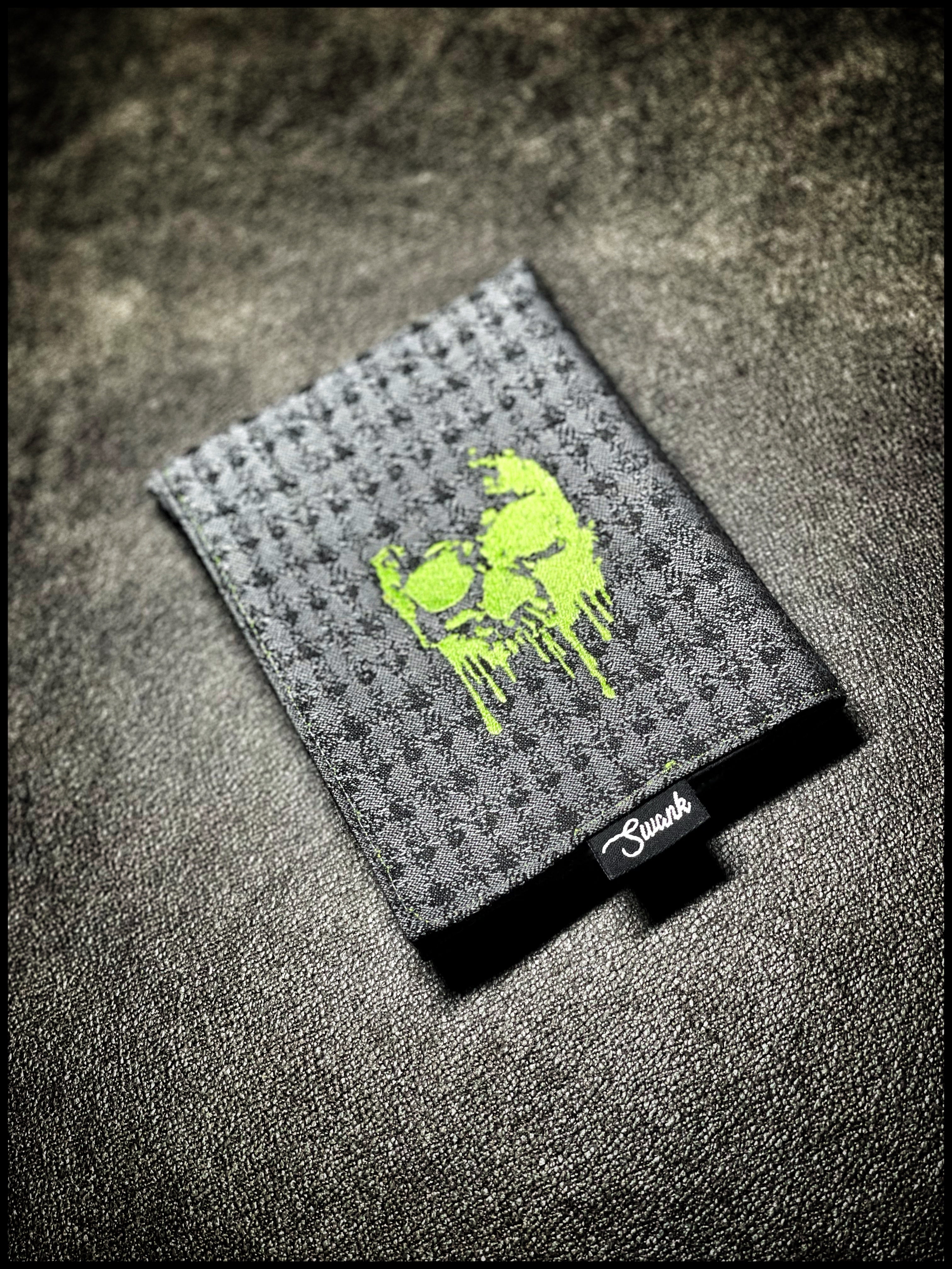 Dripping skull (neon/shemagh)