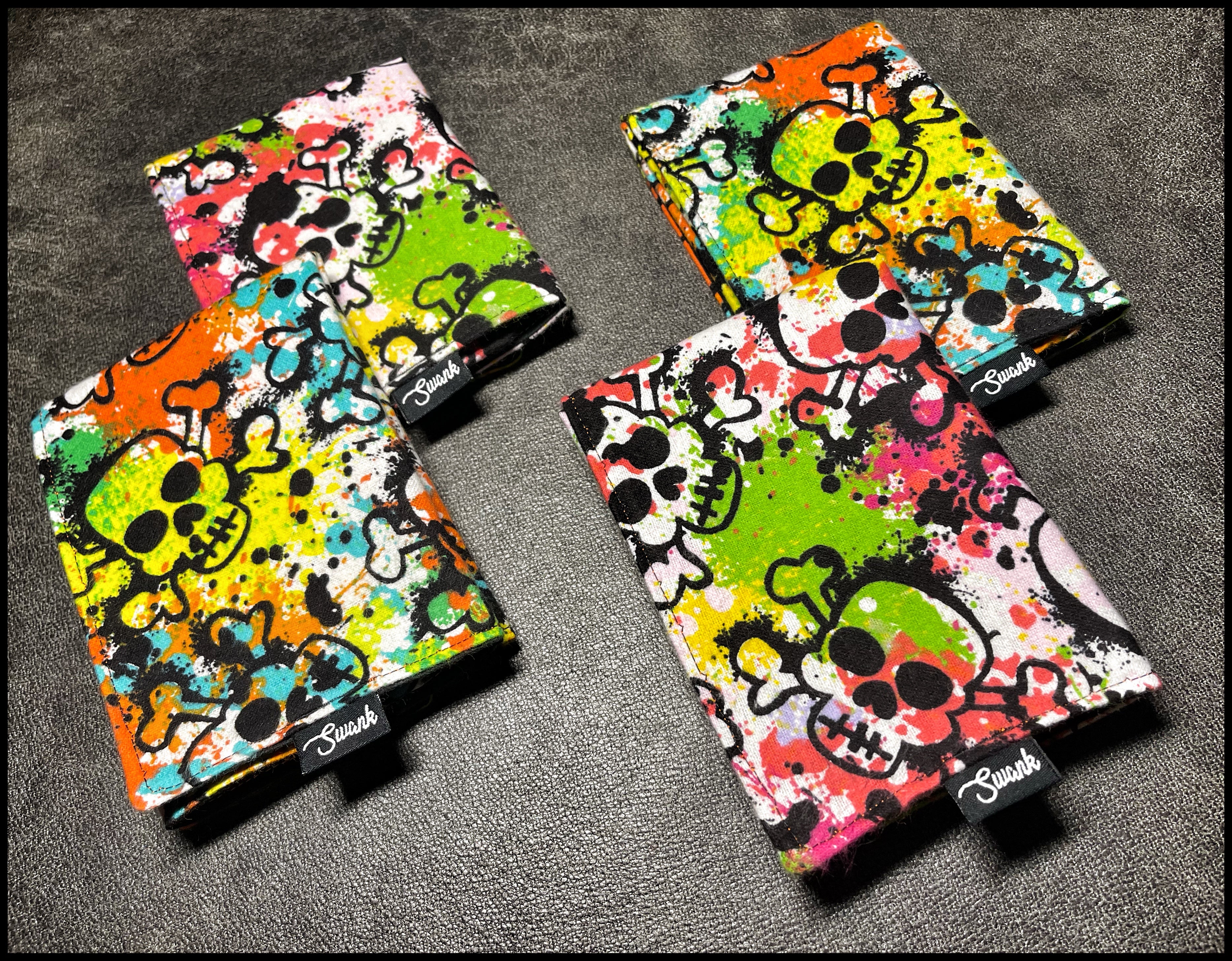 Graffiti Skulls (green/pink)