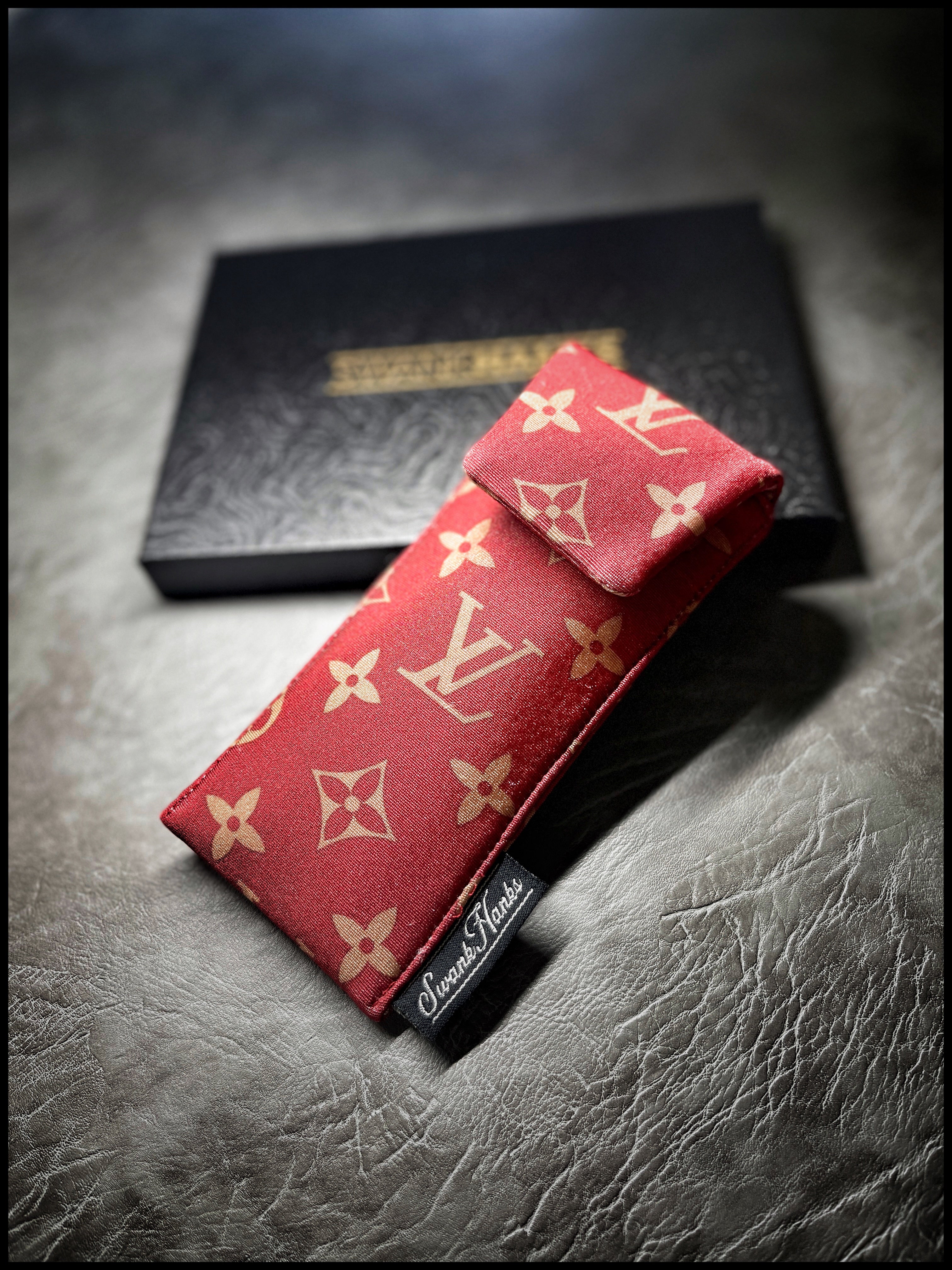 Cranberry/Cream LV Single Pouch