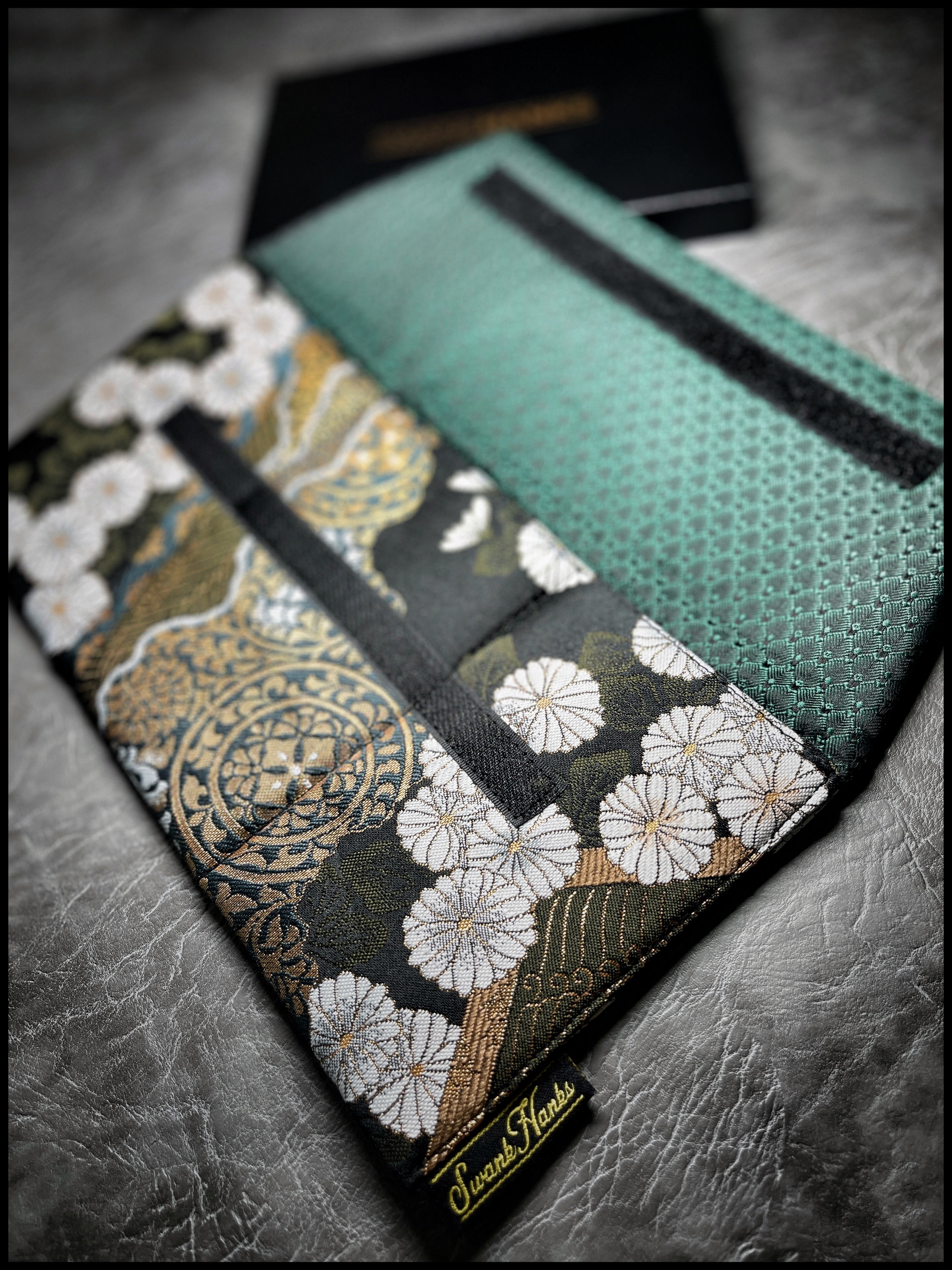 Chrysanthemum Silk Brocade Triple Slot 1-OFF