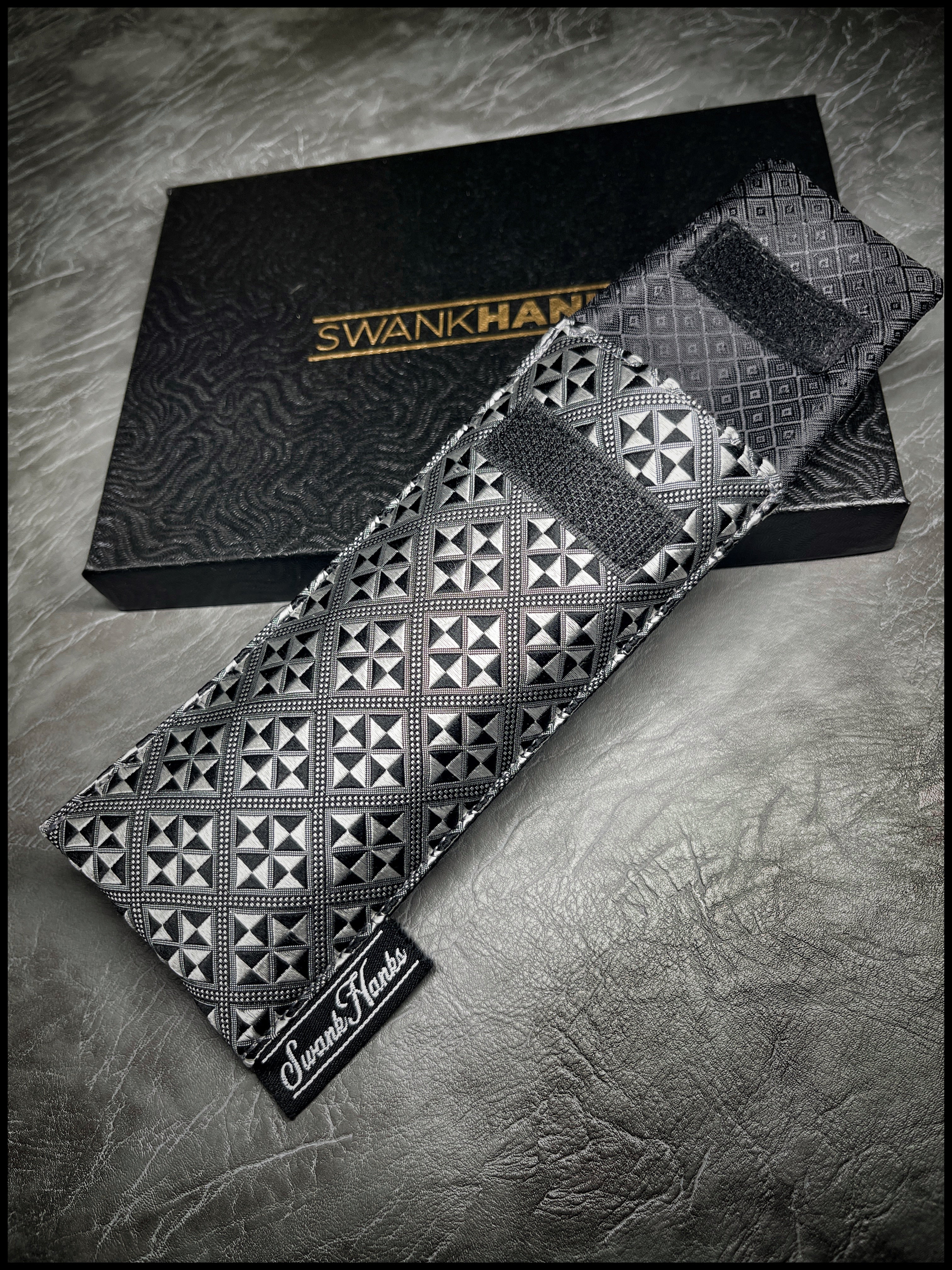 Checkered Silver/Black A1 Silk Single Pouch