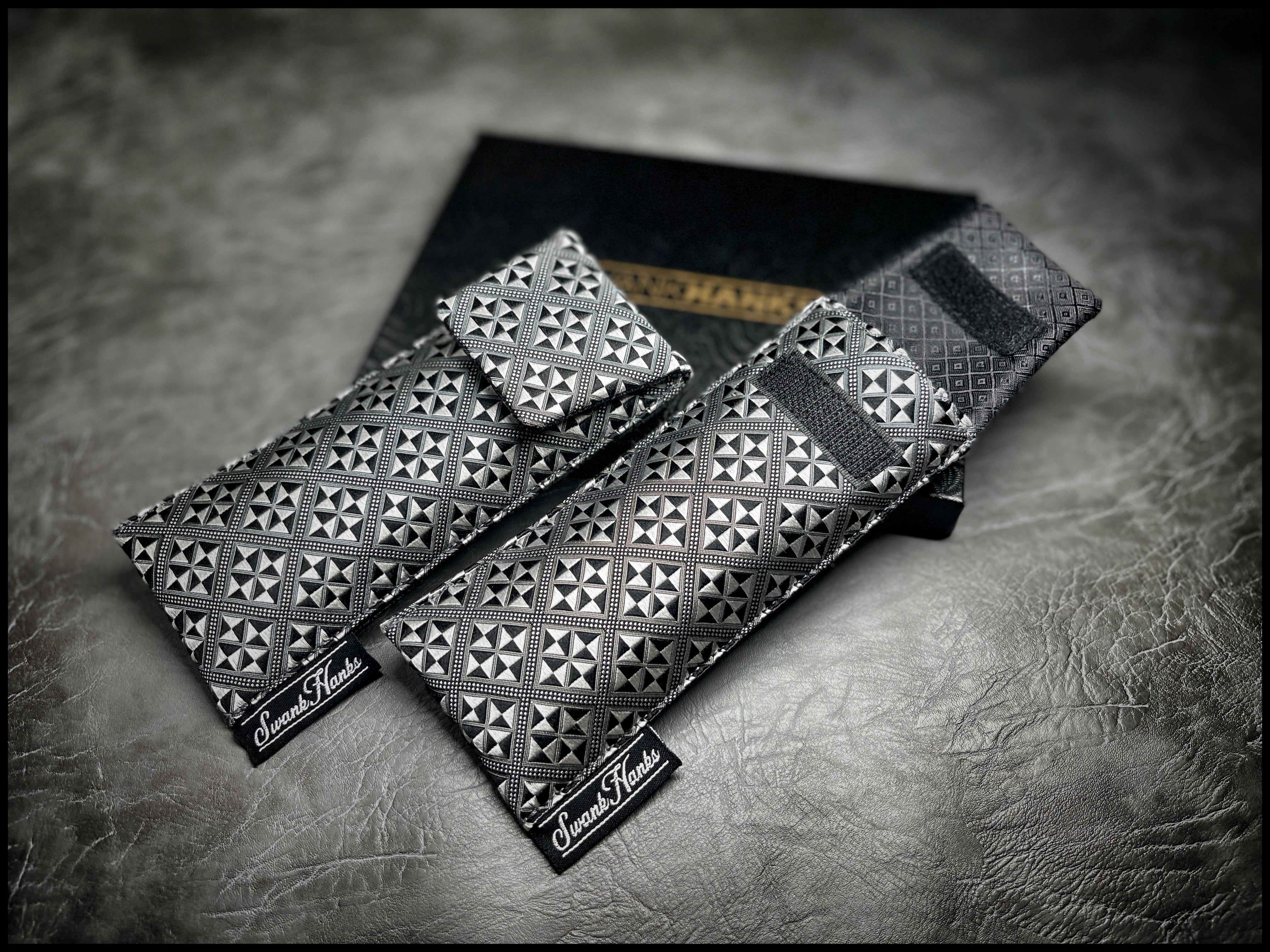 Checkered Silver/Black A1 Silk Single Pouch