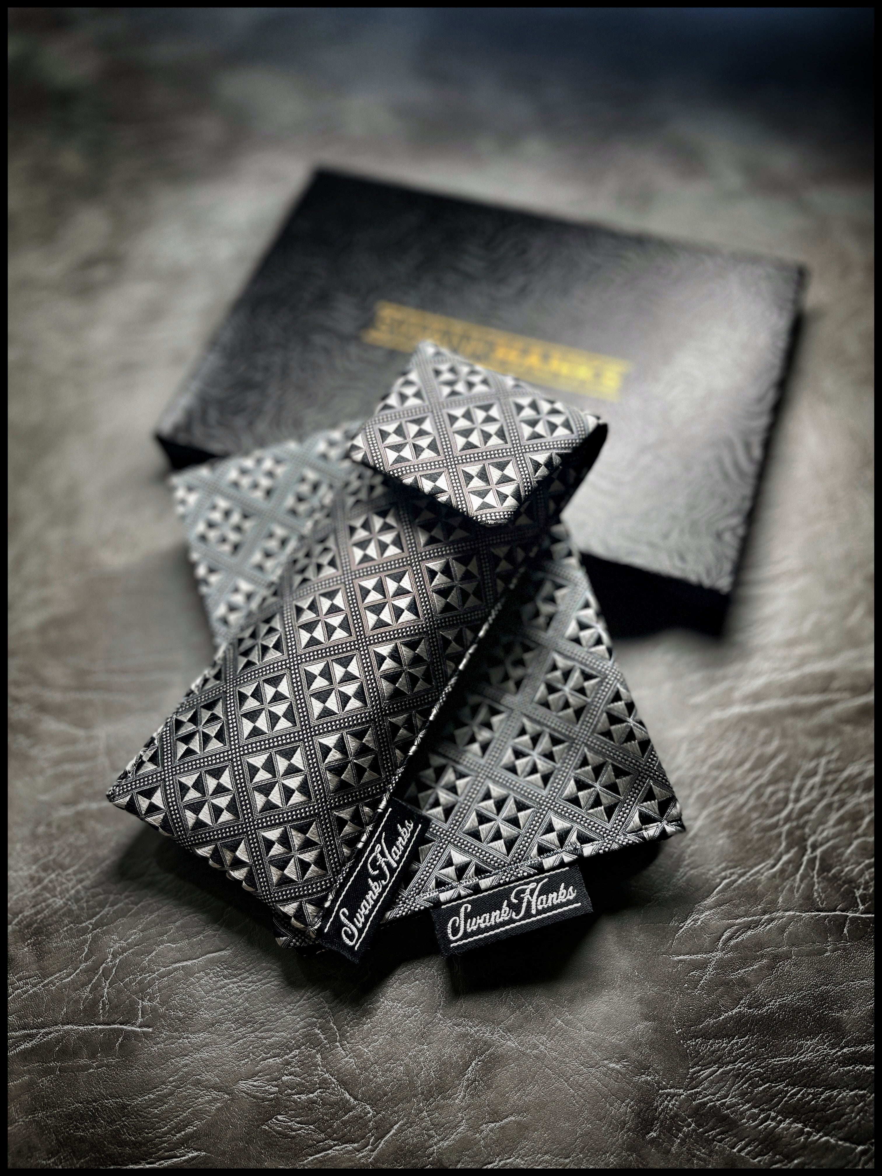 Checkered Silver/Black A1 Silk Hanks