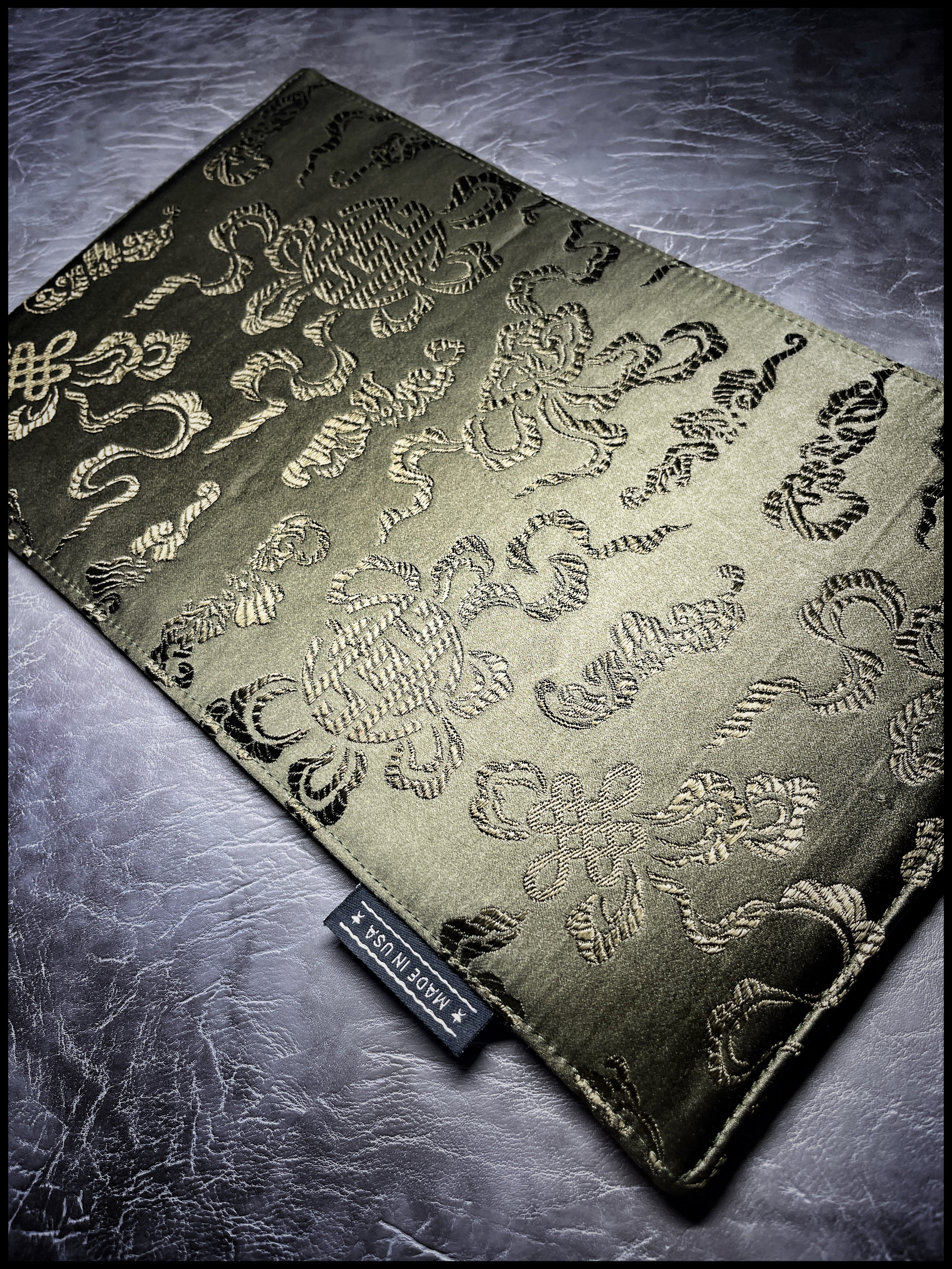 1-OFF Army Green Dragon Silk Display Mat