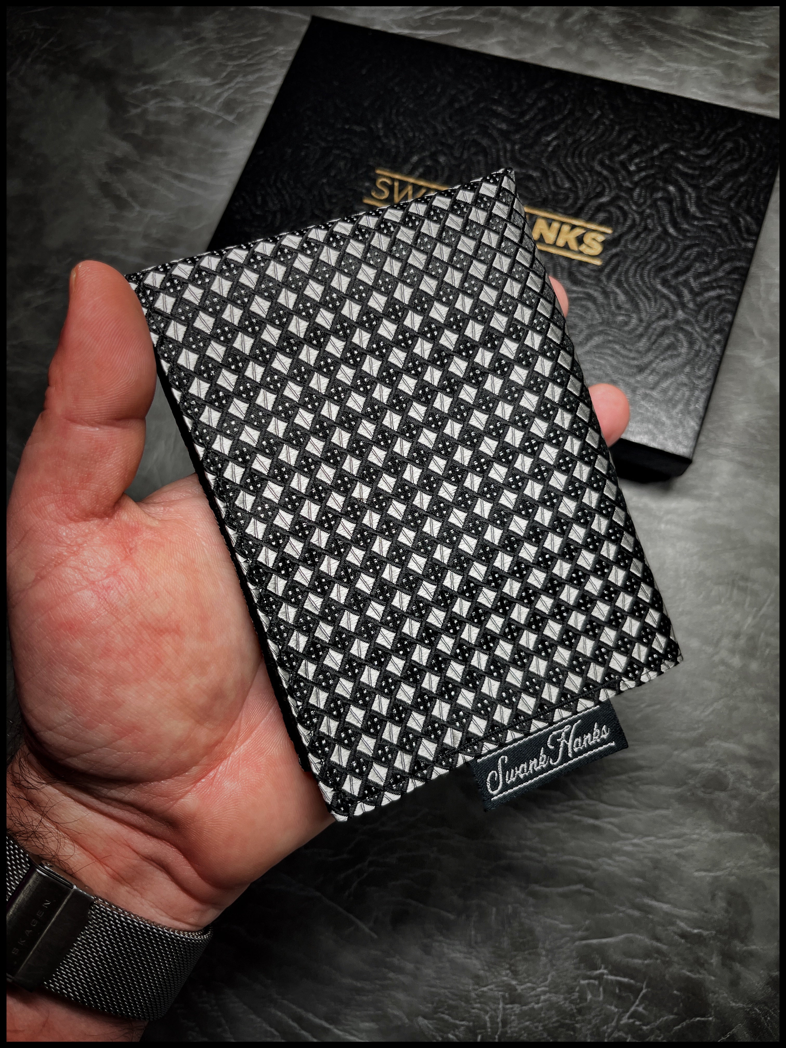 Micro Diamond Black/Silver Silk Hanks