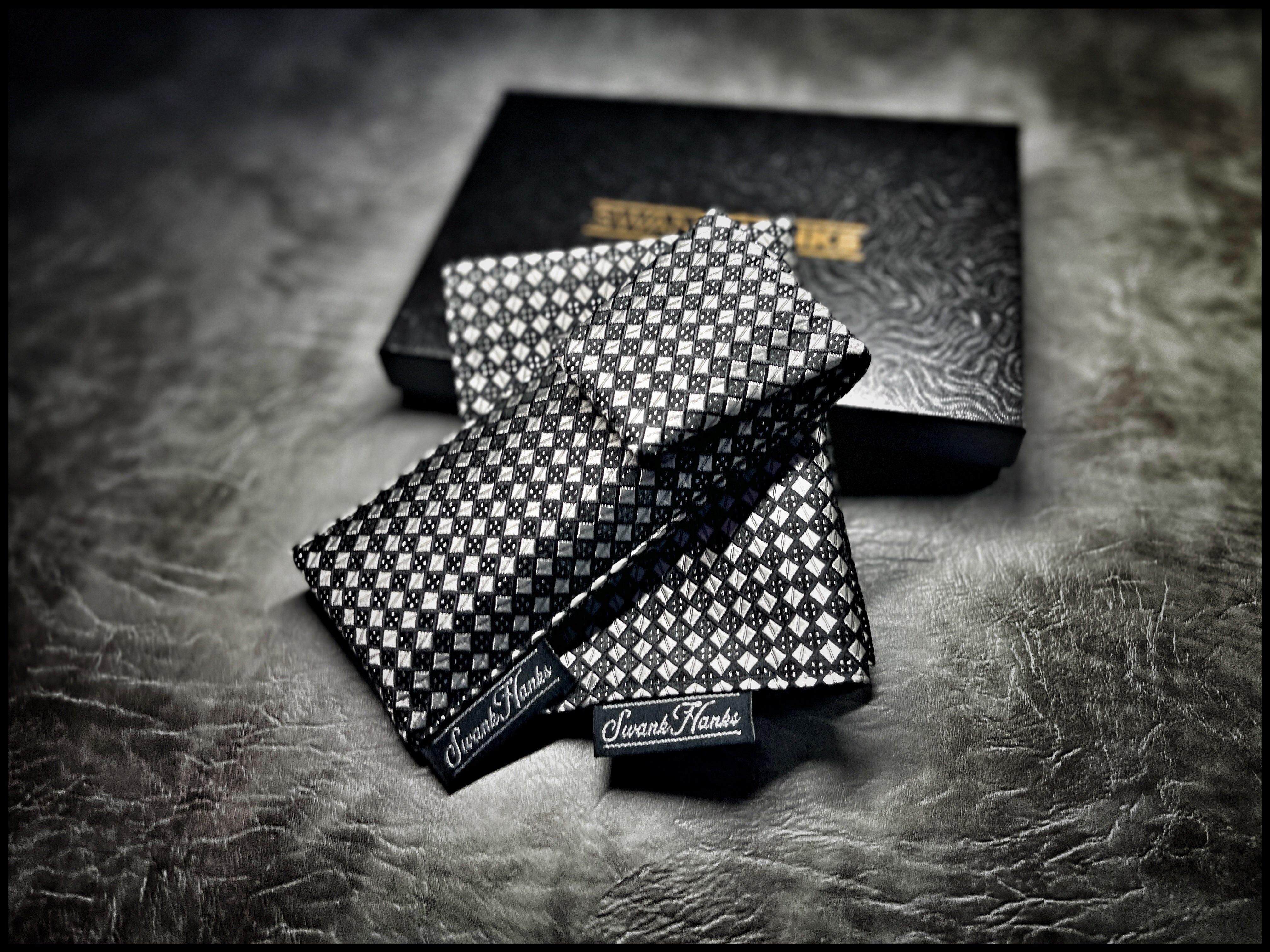 Micro Diamond Black/Silver Silk Single-Slot Pouch