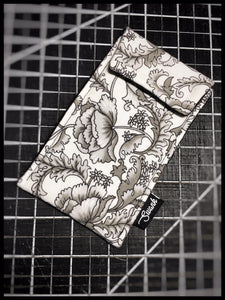 White/grey Paisley Pouch (1-off)