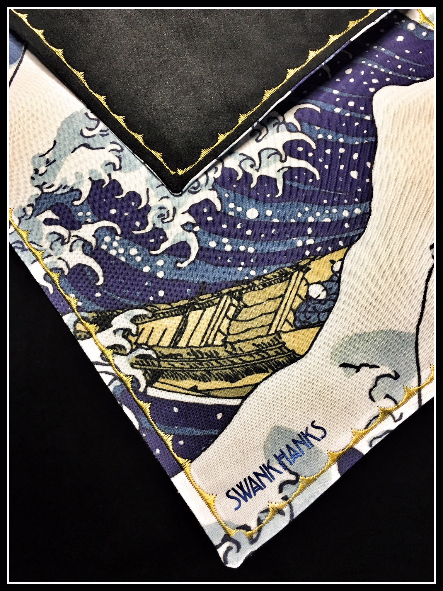 Hokusai Wave (gold)