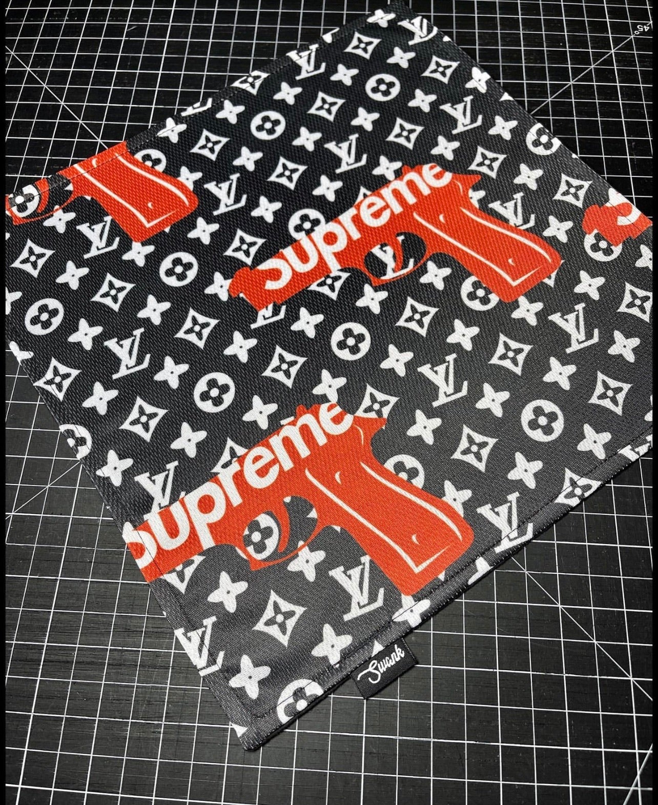 louis vuitton scarf supreme