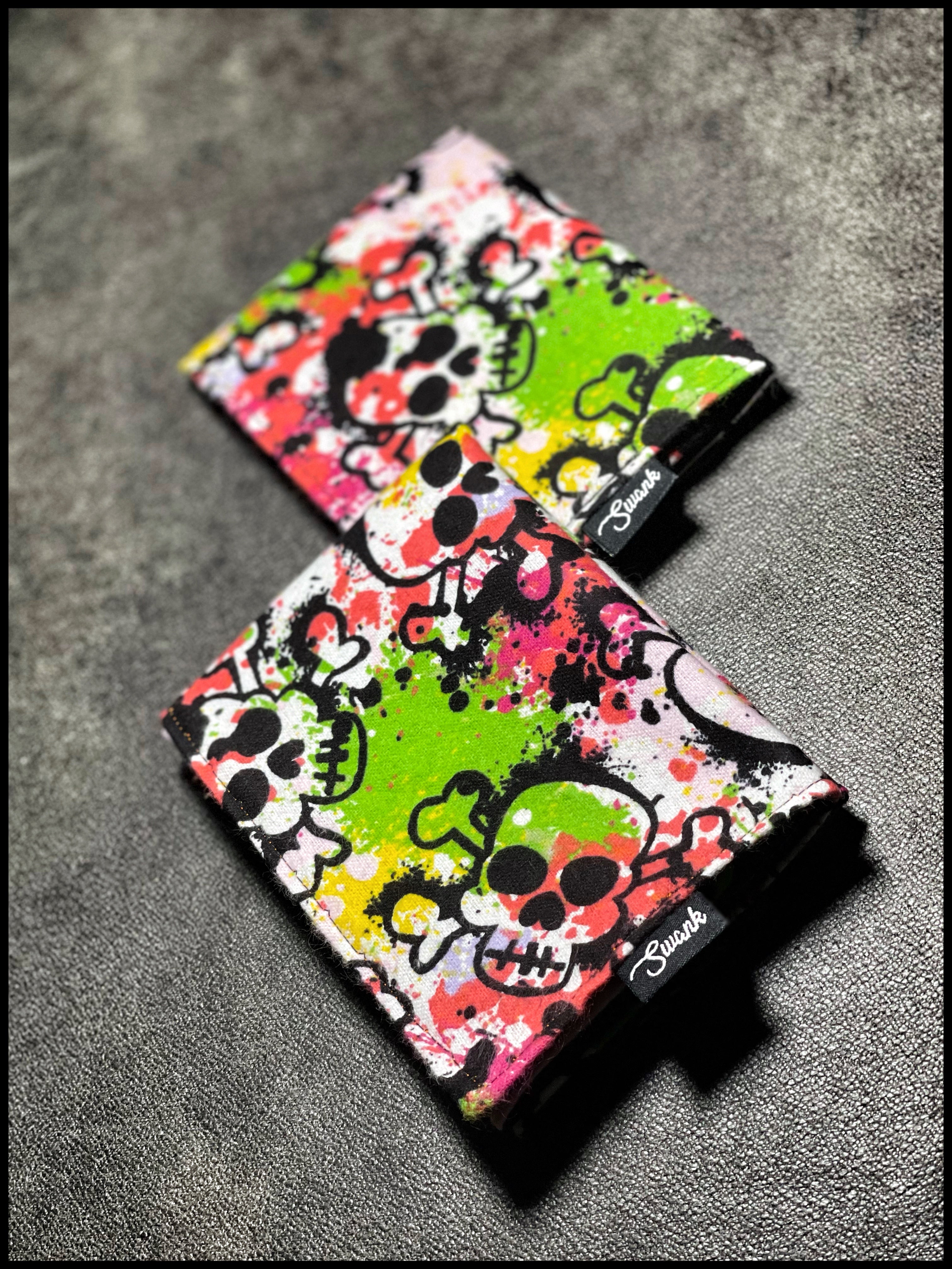 Graffiti Skulls (green/pink)