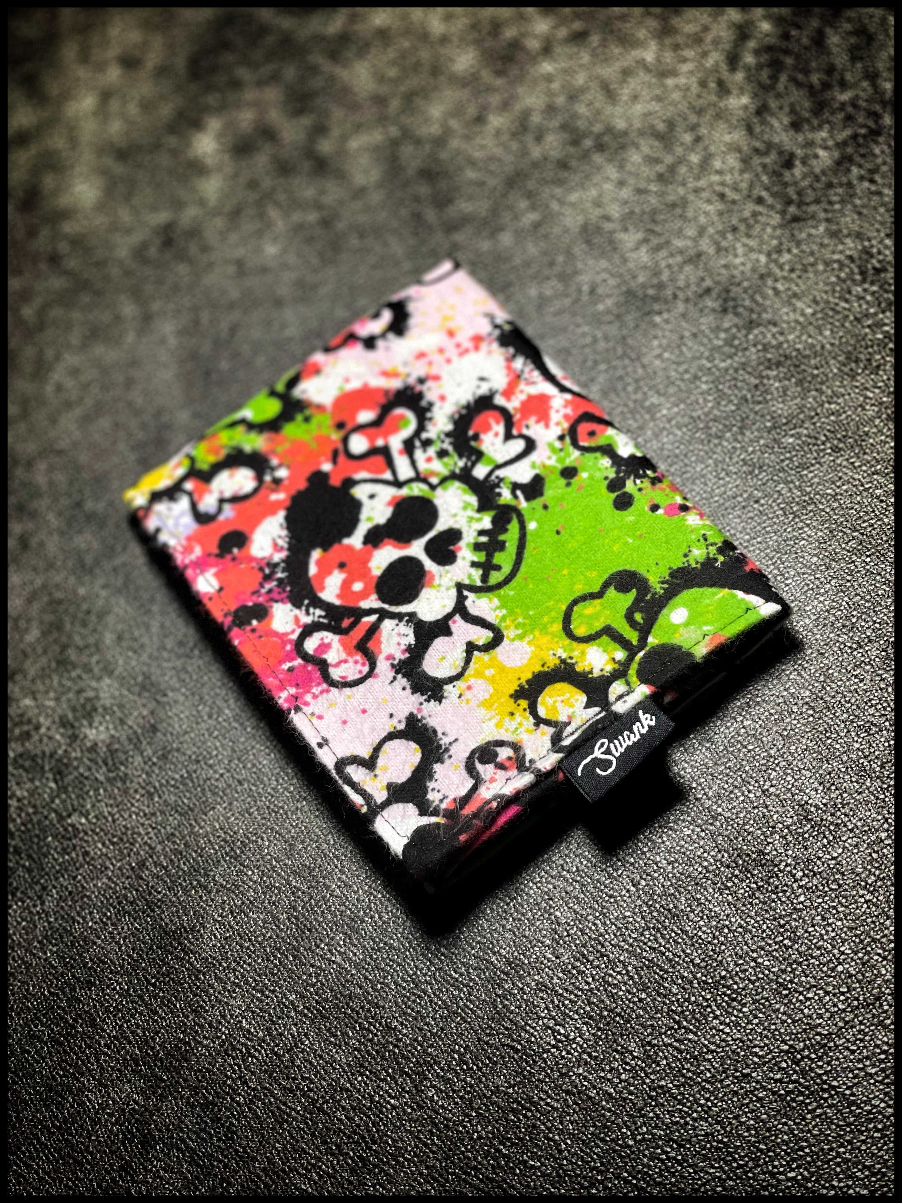 Graffiti Skulls (green/pink)