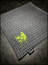 Dripping skull (neon/shemagh)