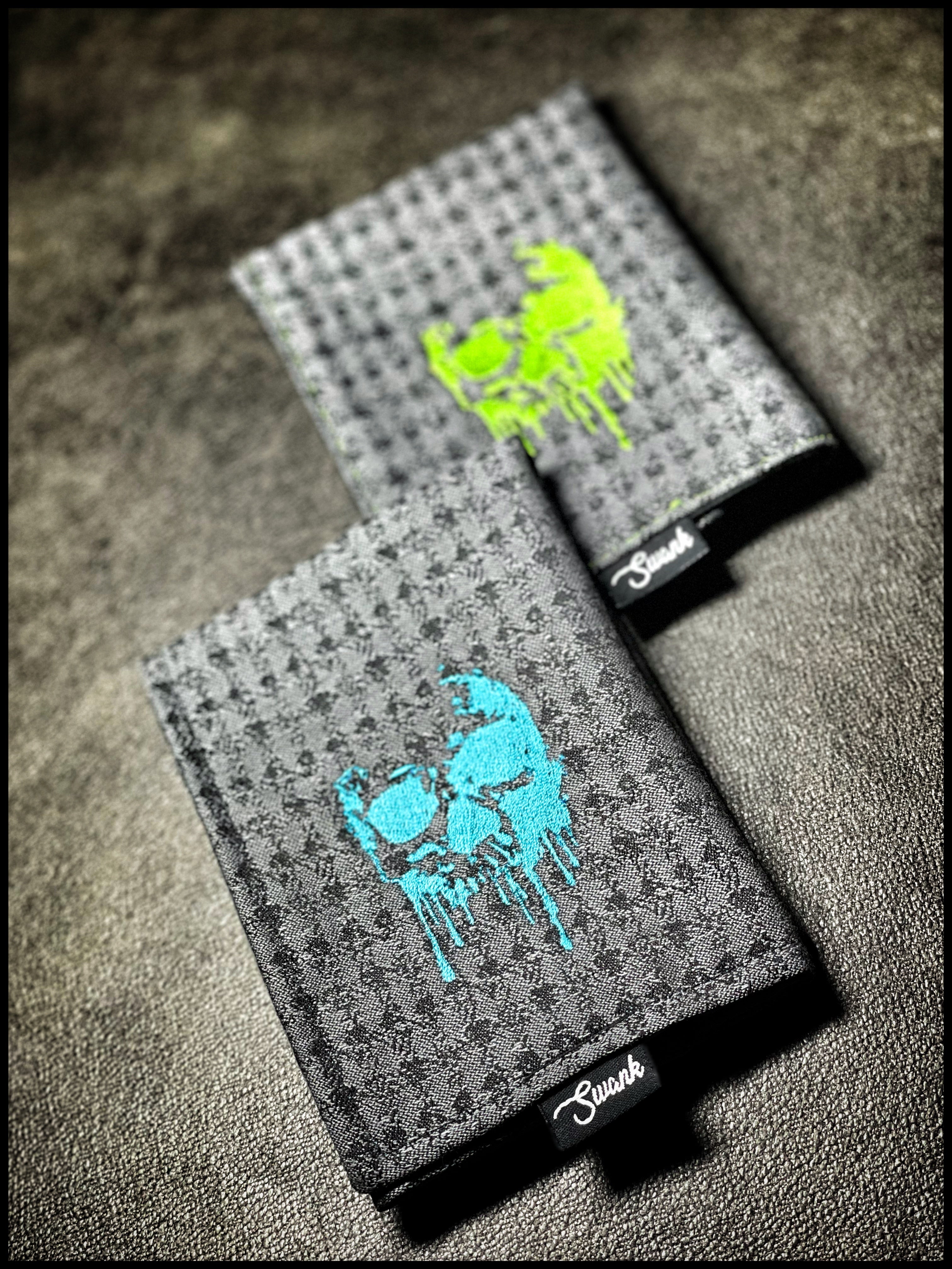 Dripping skull (neon/shemagh)