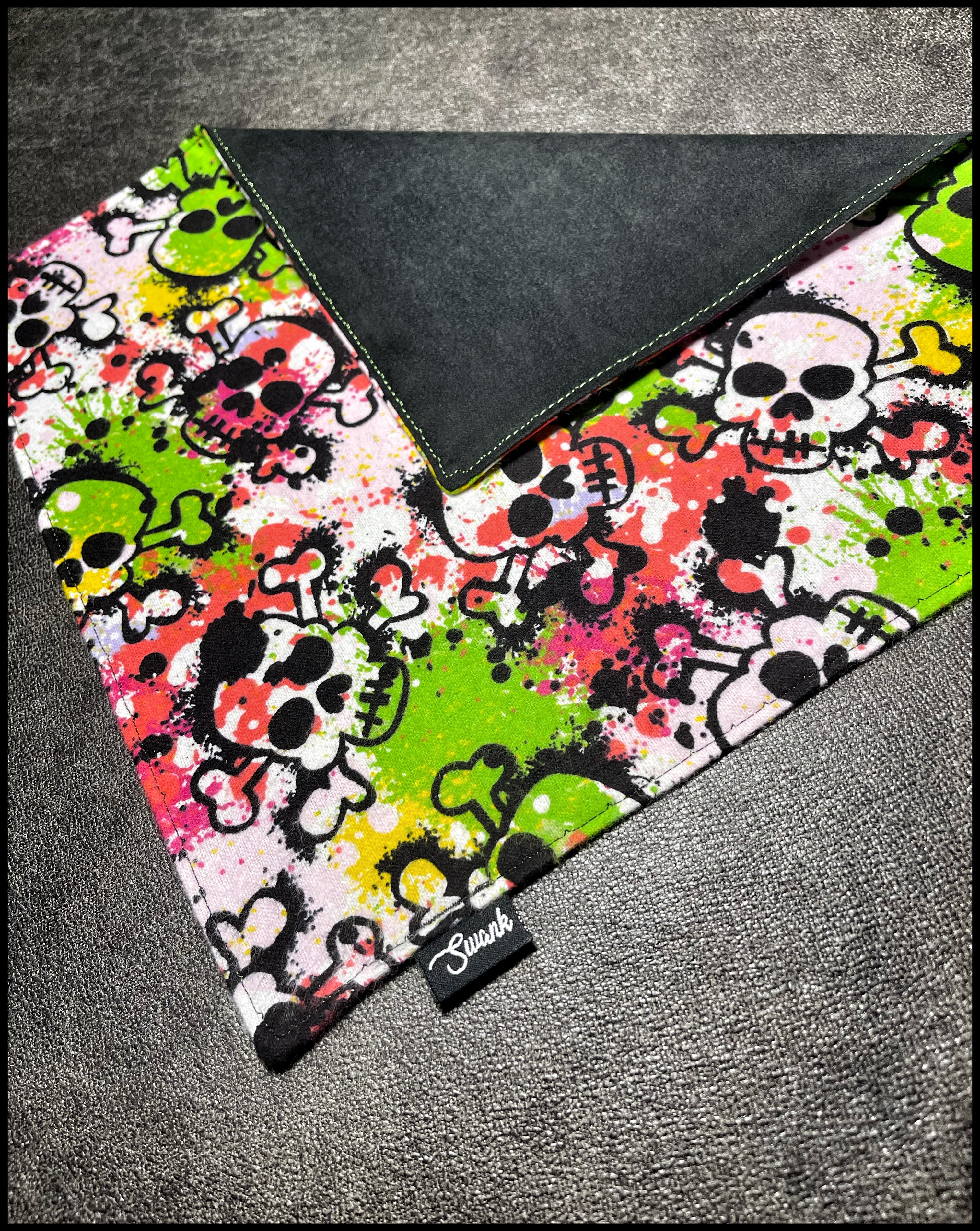 Graffiti Skulls (green/pink)