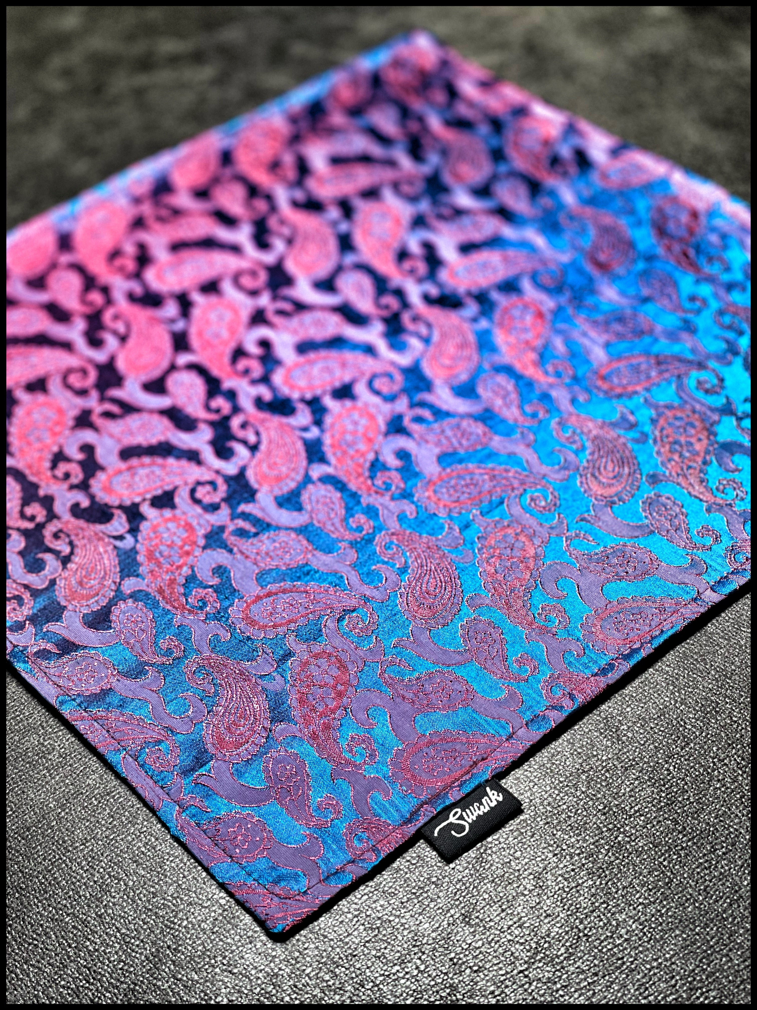 Silk color shift (red/blue)