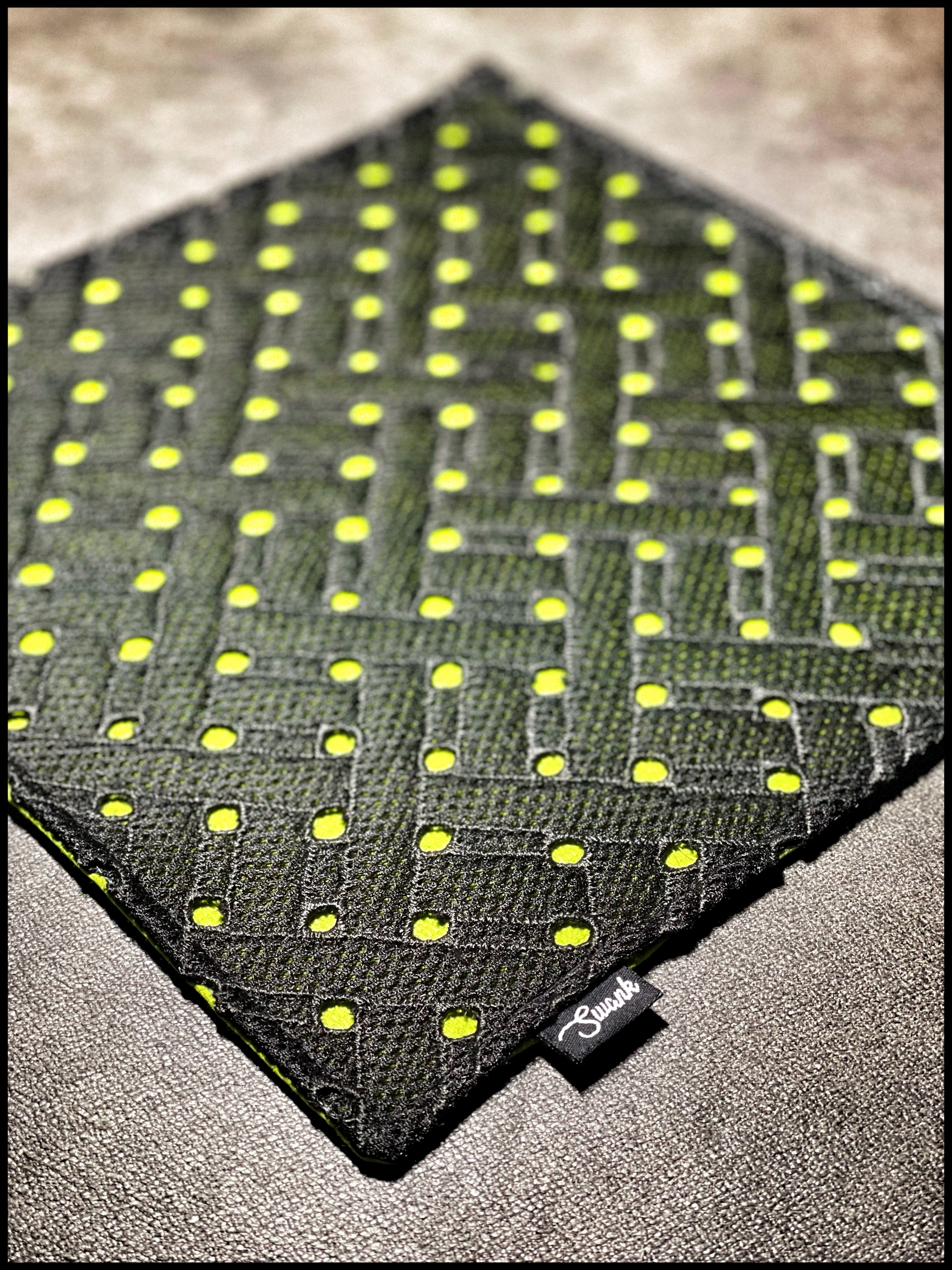 Bullet Hole (neon yellow)